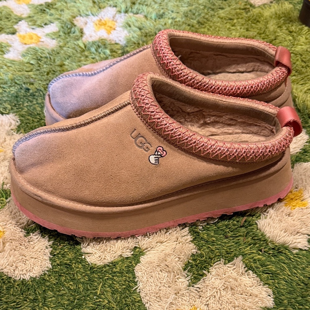 UGG 25’ Valentines  Slip-On
